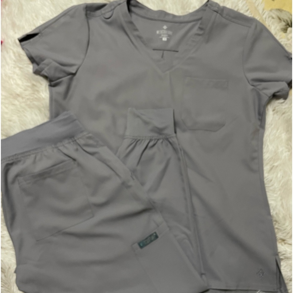 Med couture Insight, excellent condition Fabric is a silky material